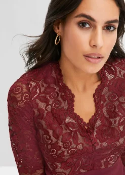 Robe en voile et dentelle