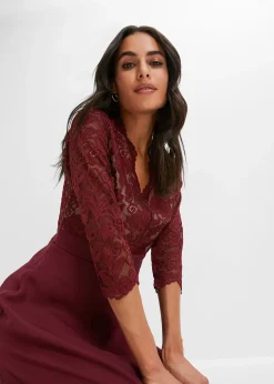 Robe en voile et dentelle