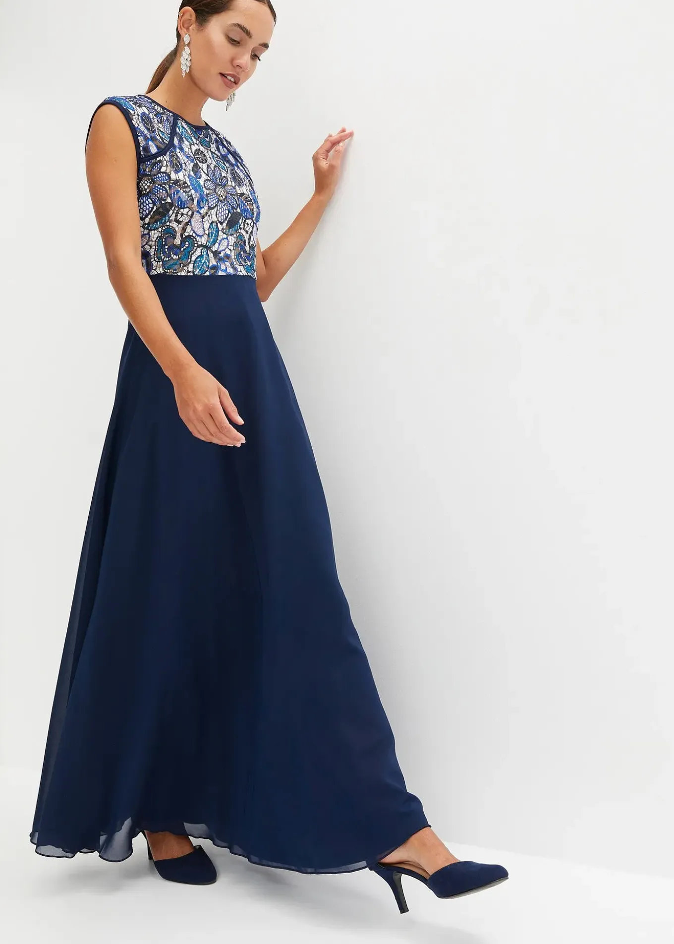 Robe longue à dentelle