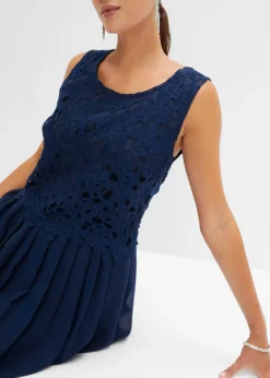 Robe longue à dentelle