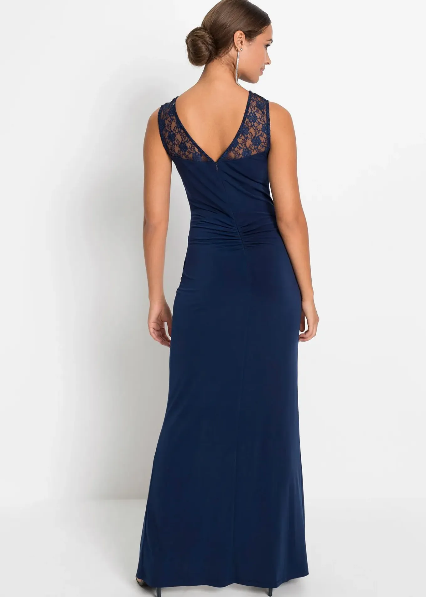 Robe longue à dentelle