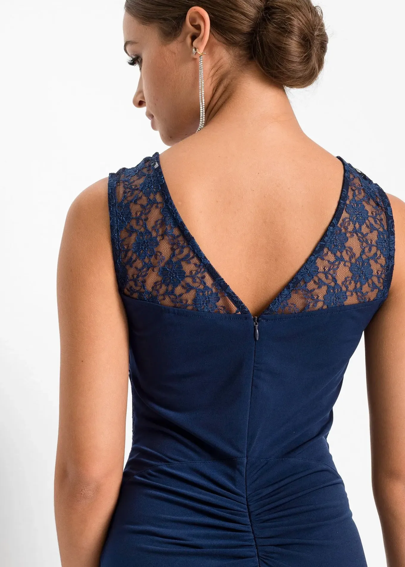 Robe longue à dentelle