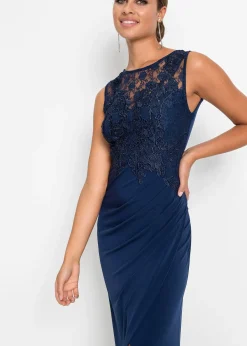 Robe longue à dentelle