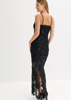 Robe longue avec broderies florales