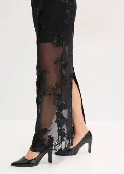 Robe longue avec broderies florales