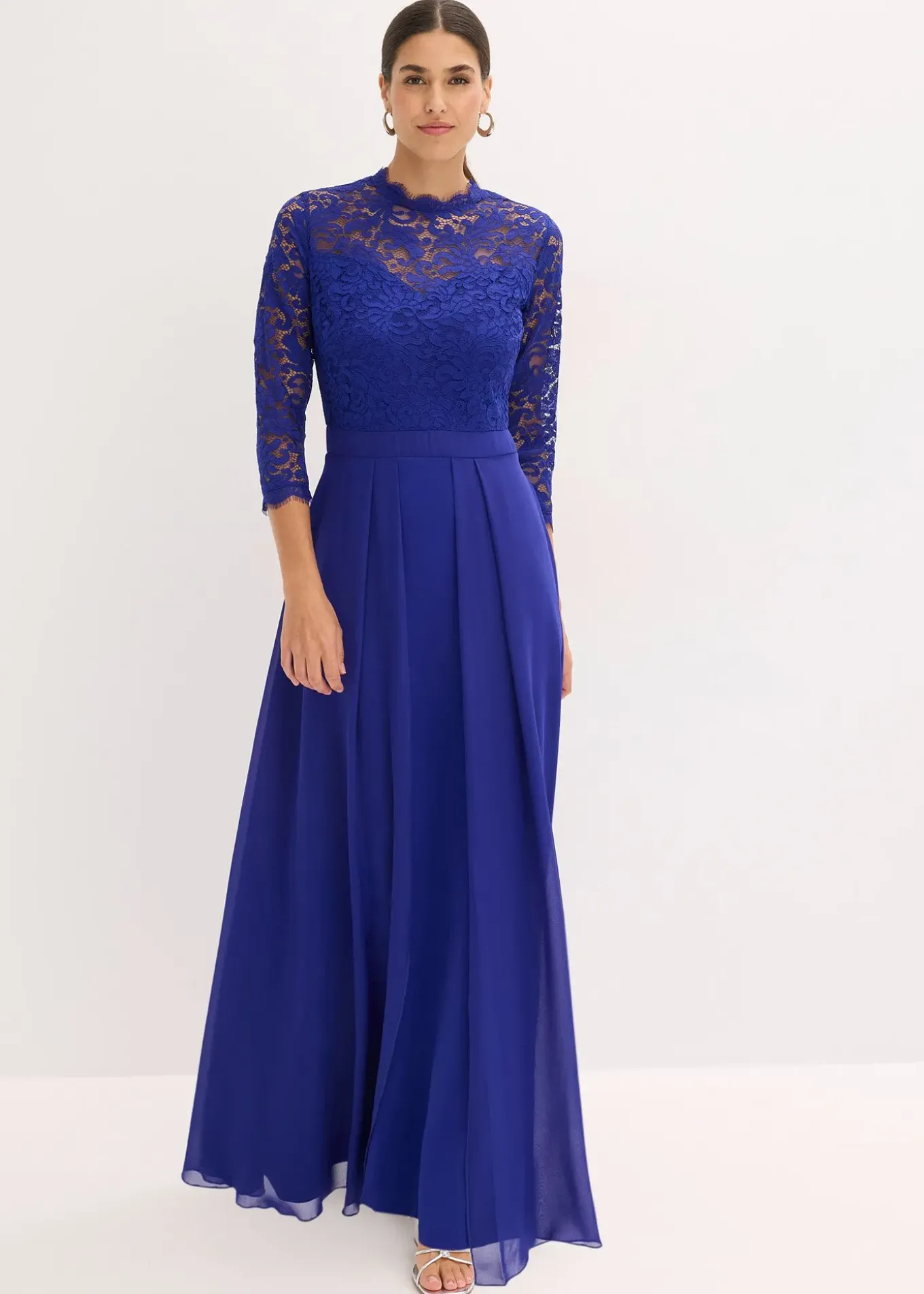 Robe longue avec dentelle