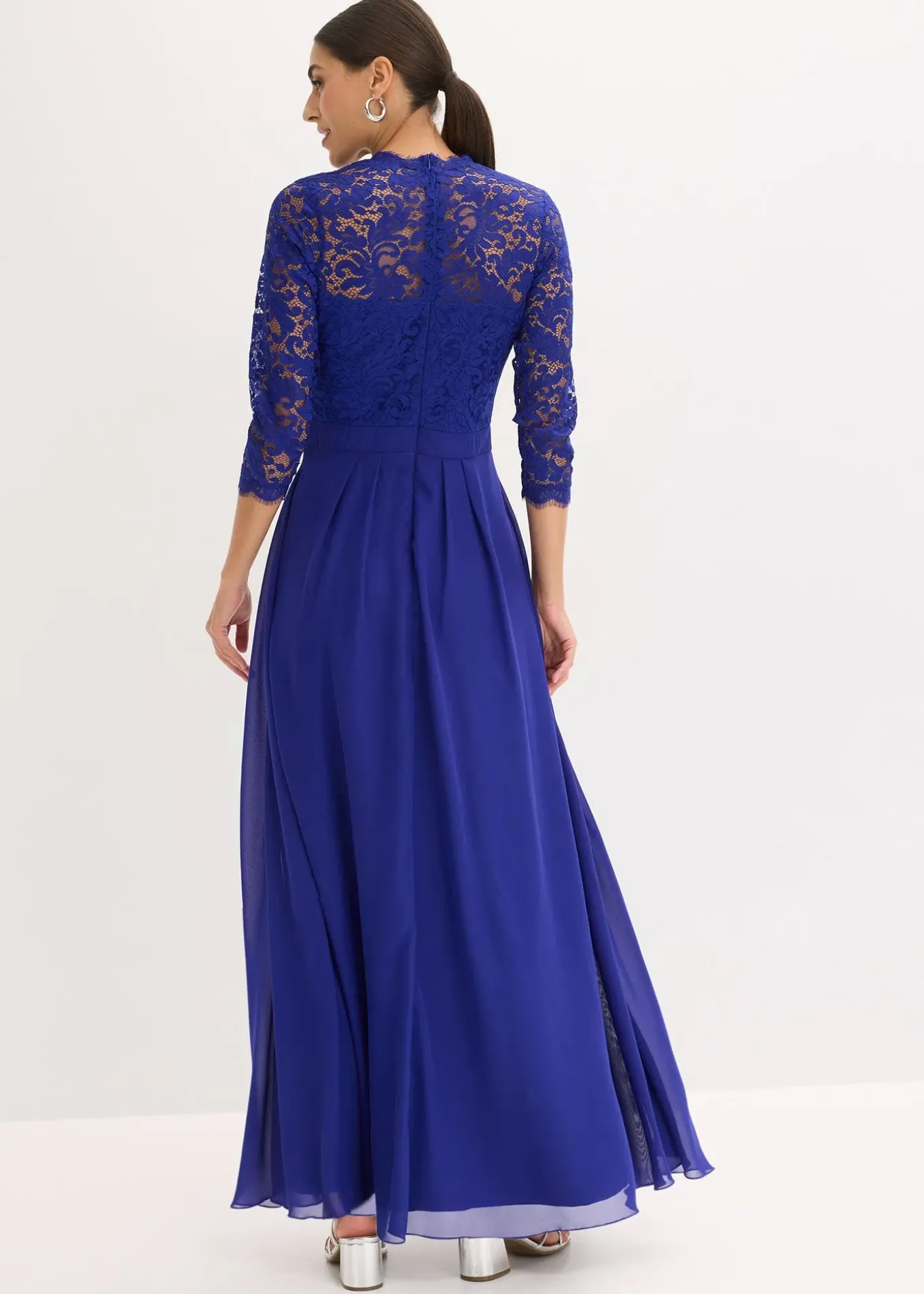 Robe longue avec dentelle