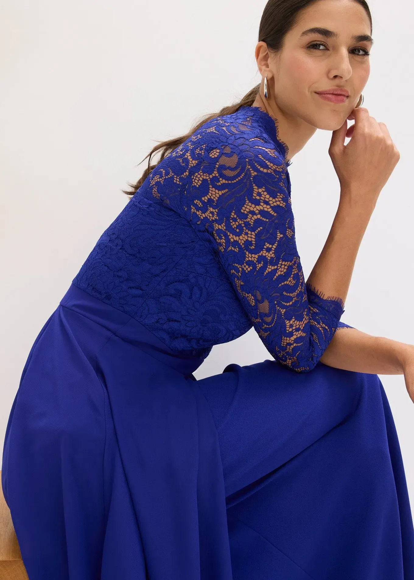 Robe longue avec dentelle