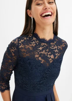 Robe longue avec dentelle