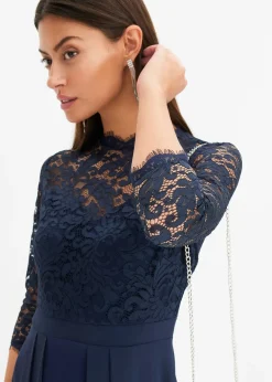 Robe longue avec dentelle