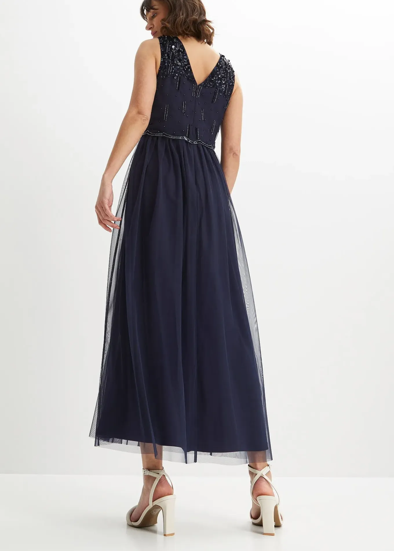 Robe longue avec haut brodé de sequins