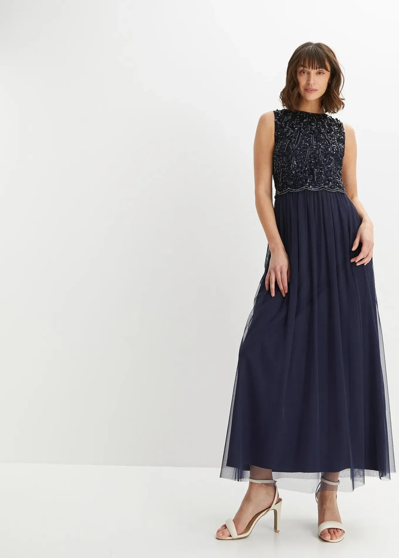 Robe longue avec haut brodé de sequins