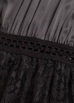 Robe longue avec jupe en dentelle