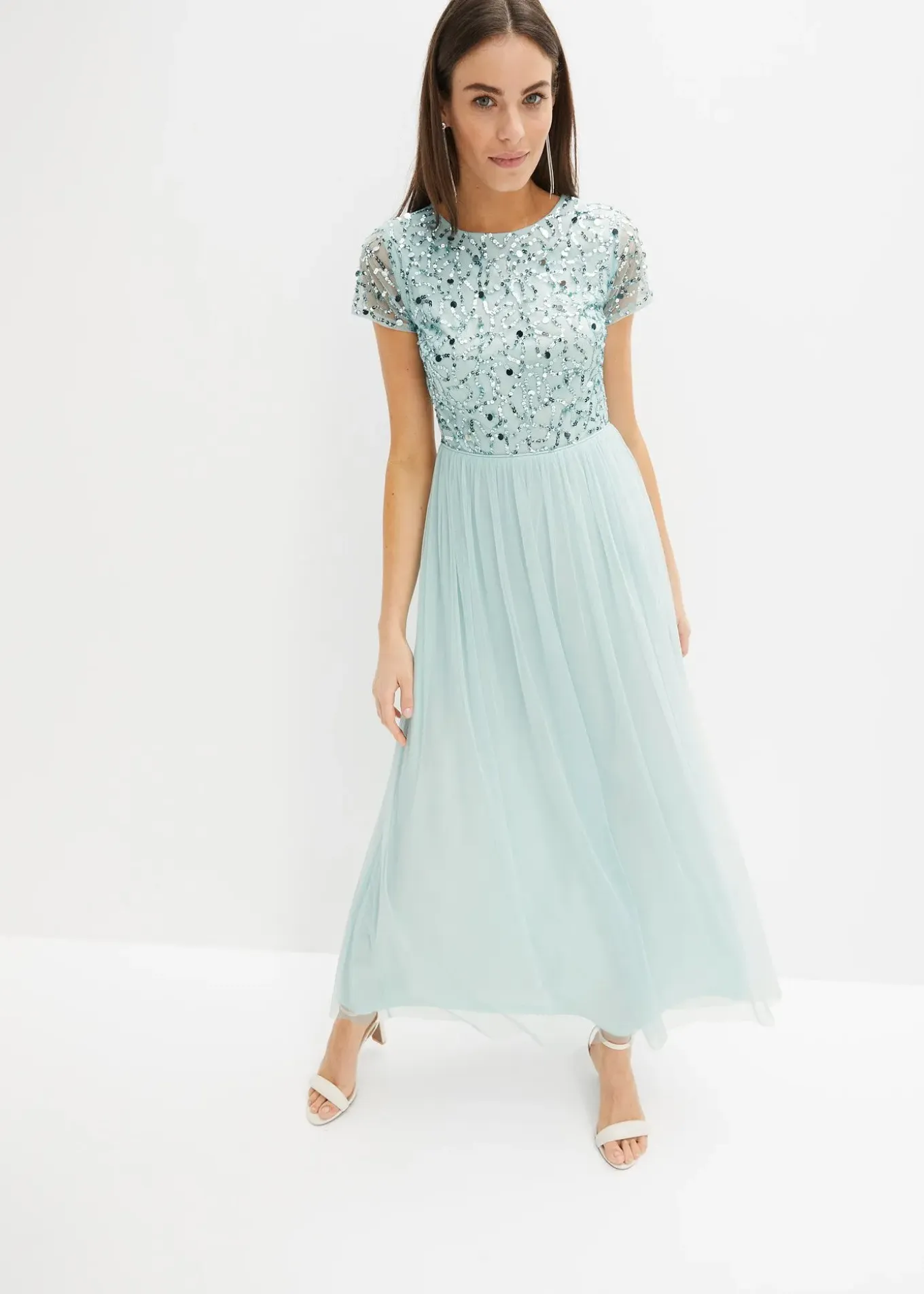 Robe longue brodée de sequins