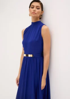 Robe longue en crêpe à col montant et empiècement taille