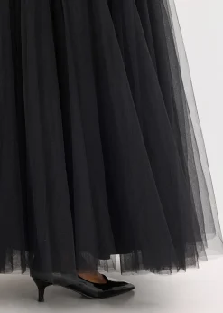 Robe longue en tulle fin avec sequins brodés