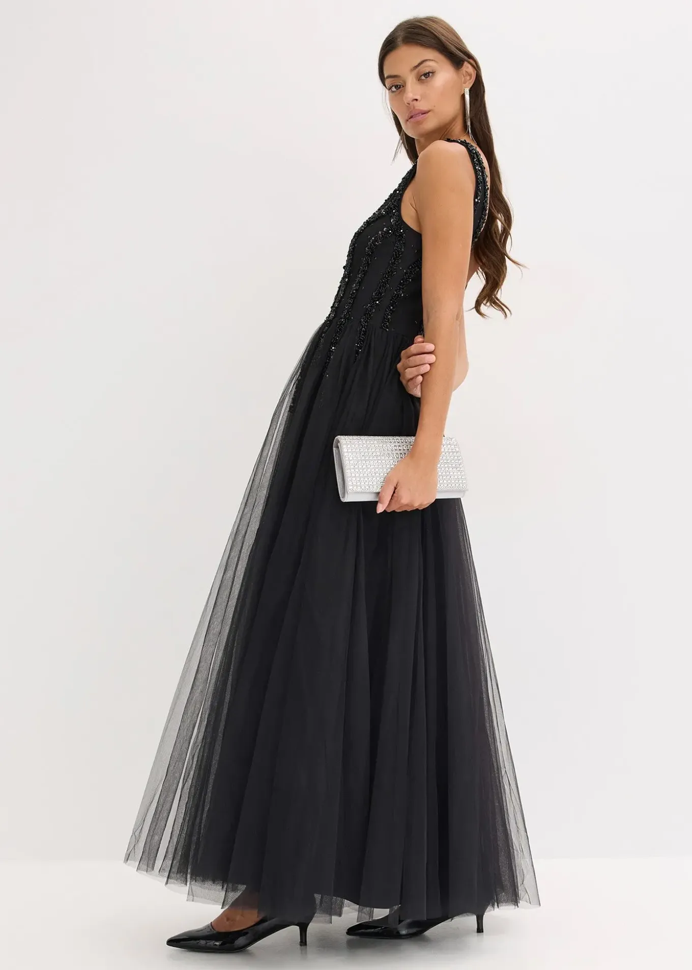 Robe longue en tulle fin avec sequins brodés