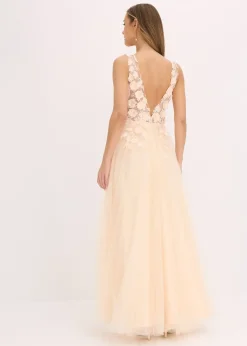 Robe longue en tulle fin avec fleurs appliquées