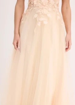 Robe longue en tulle fin avec fleurs appliquées