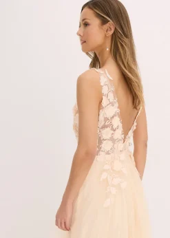 Robe longue en tulle fin avec fleurs appliquées