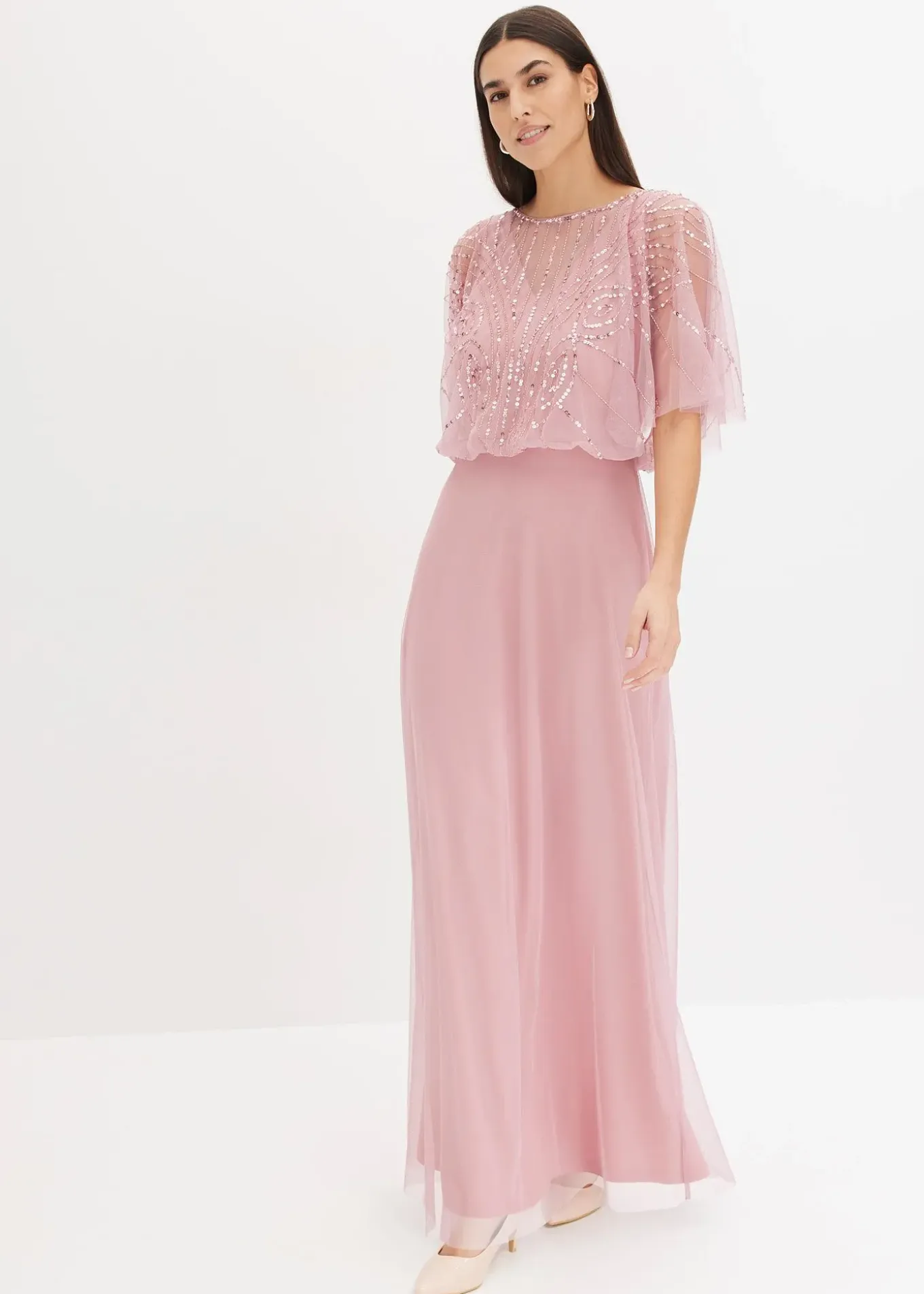 Robe longue en tulle fin avec sequins brodés