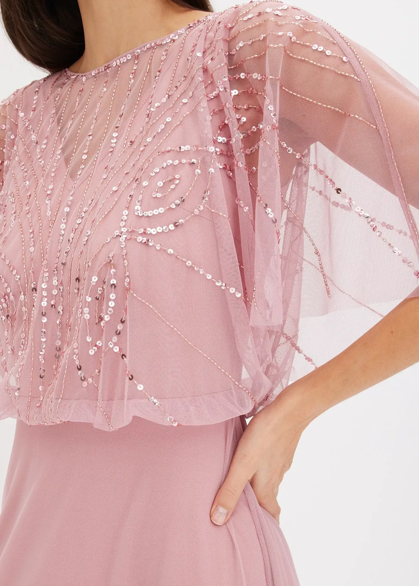 Robe longue en tulle fin avec sequins brodés