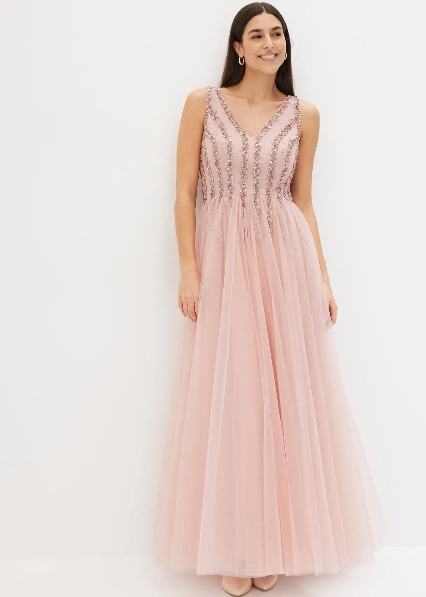 Robe longue en tulle fin avec sequins brodés