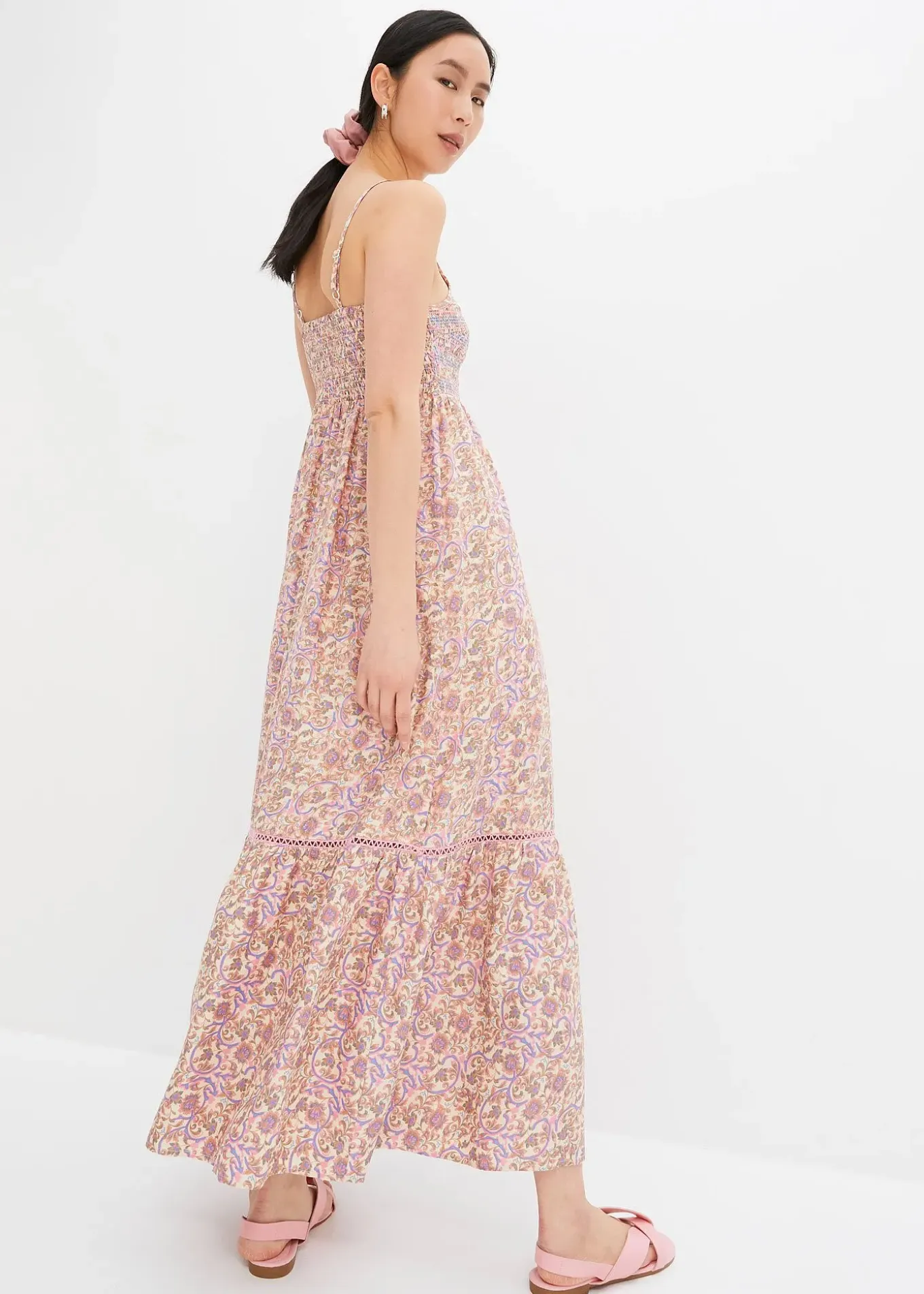 Robe longue smockée