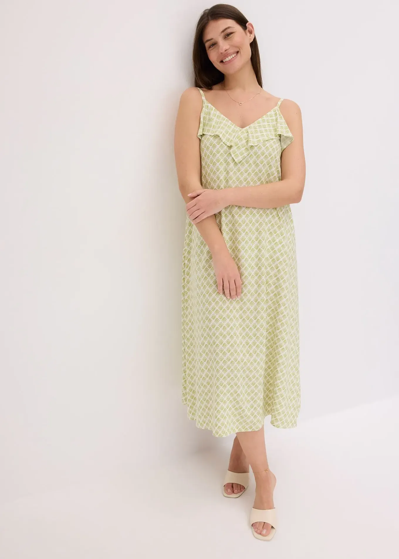 Robe midi à encolure volantée