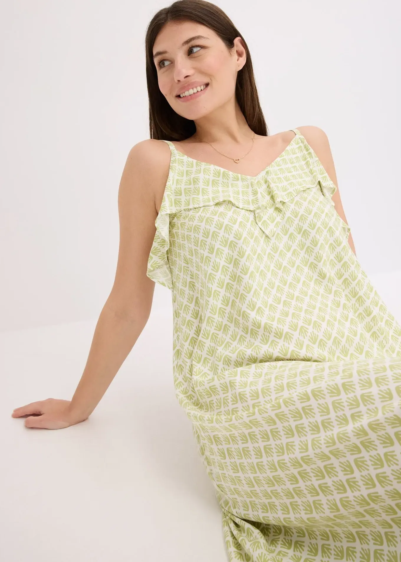 Robe midi à encolure volantée