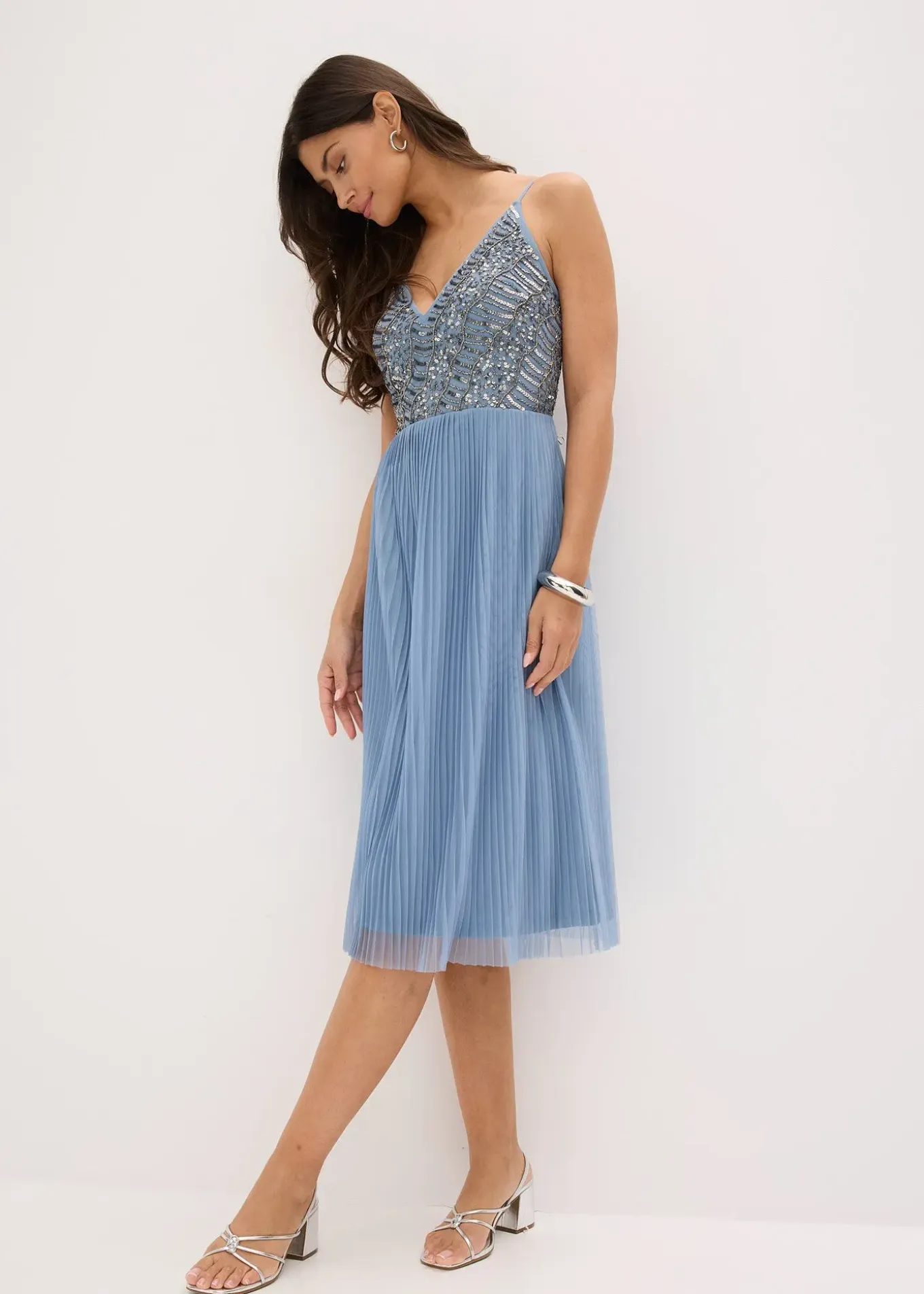 Robe midi à jupe plissée et sequins brodés