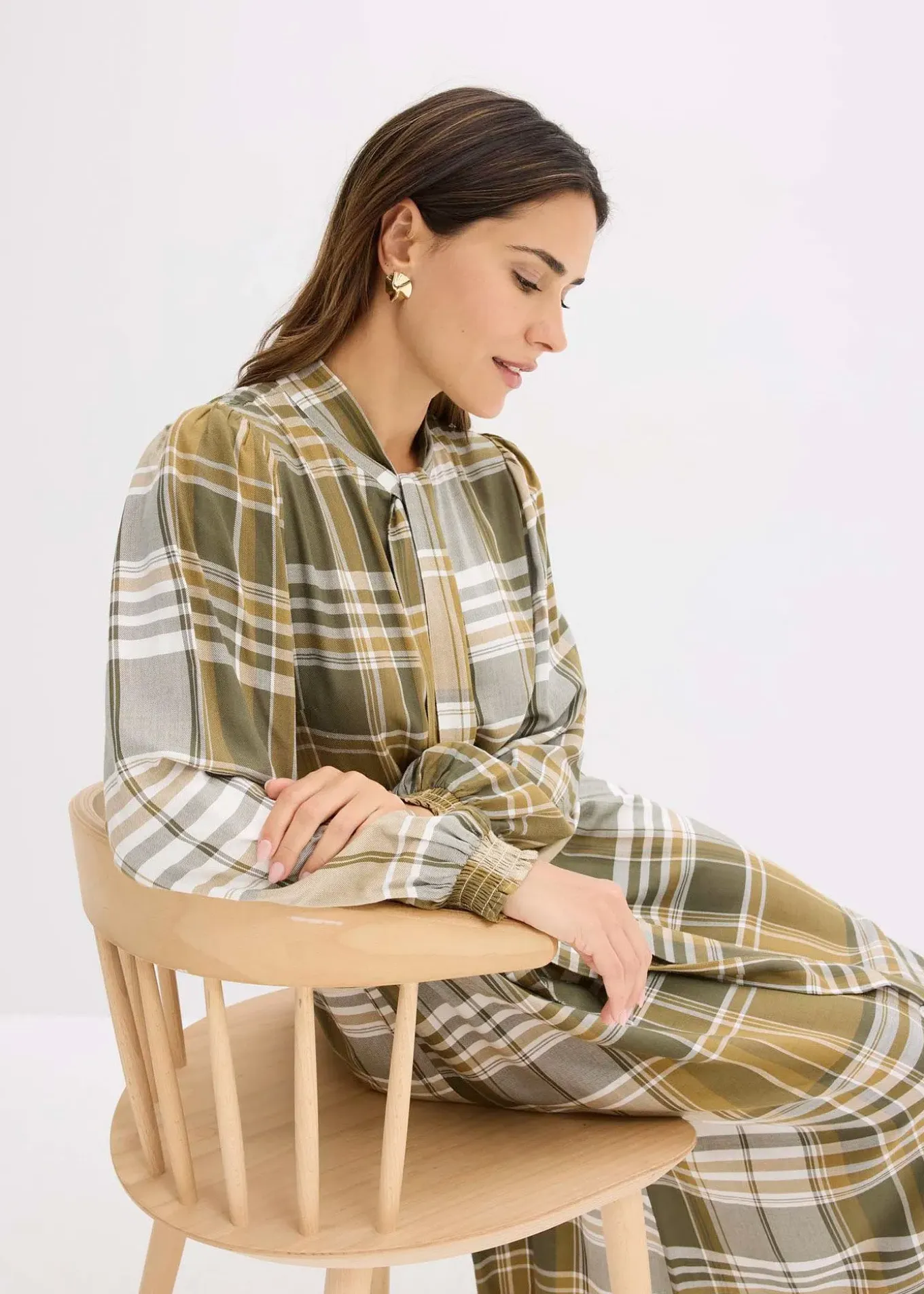 Robe midi avec col lavallière