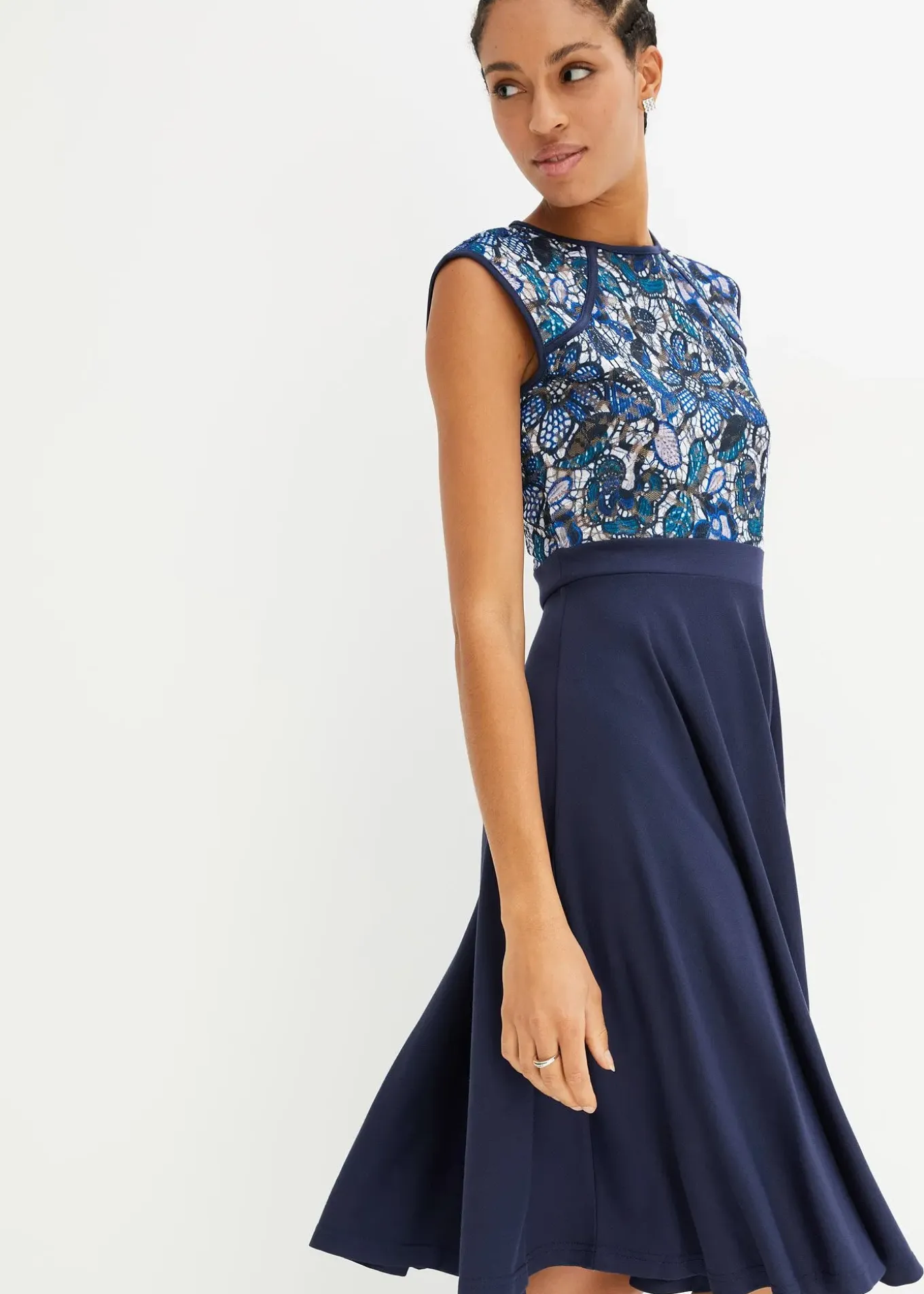 Robe midi avec dentelle