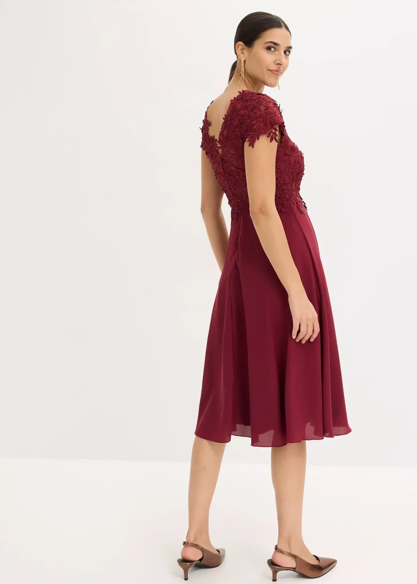 Robe midi en tulle délicat avec dentelle