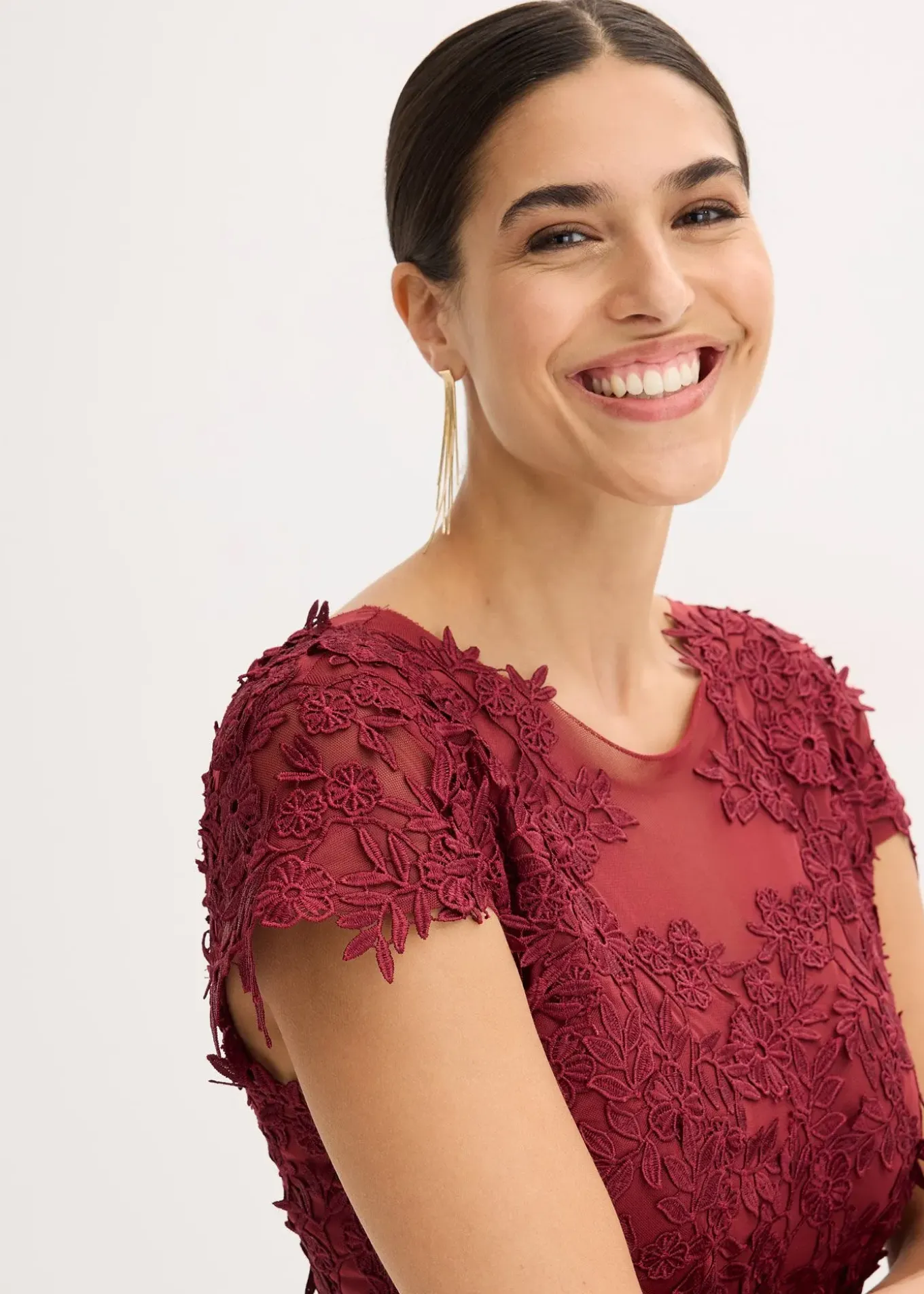 Robe midi en tulle délicat avec dentelle