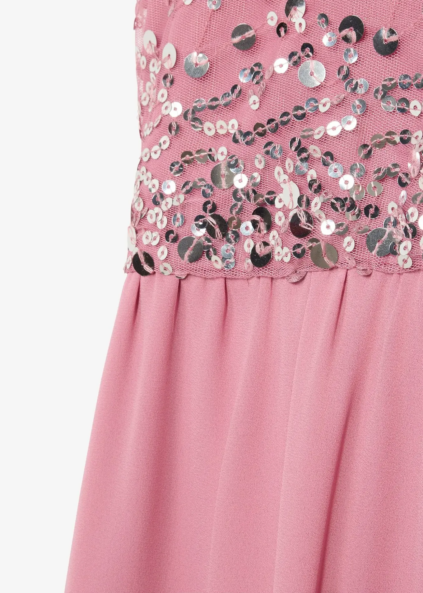 Robe plus longue derrière