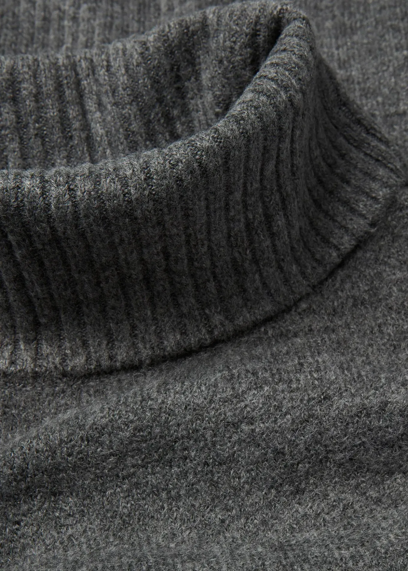 Robe pull fendue sur le côté