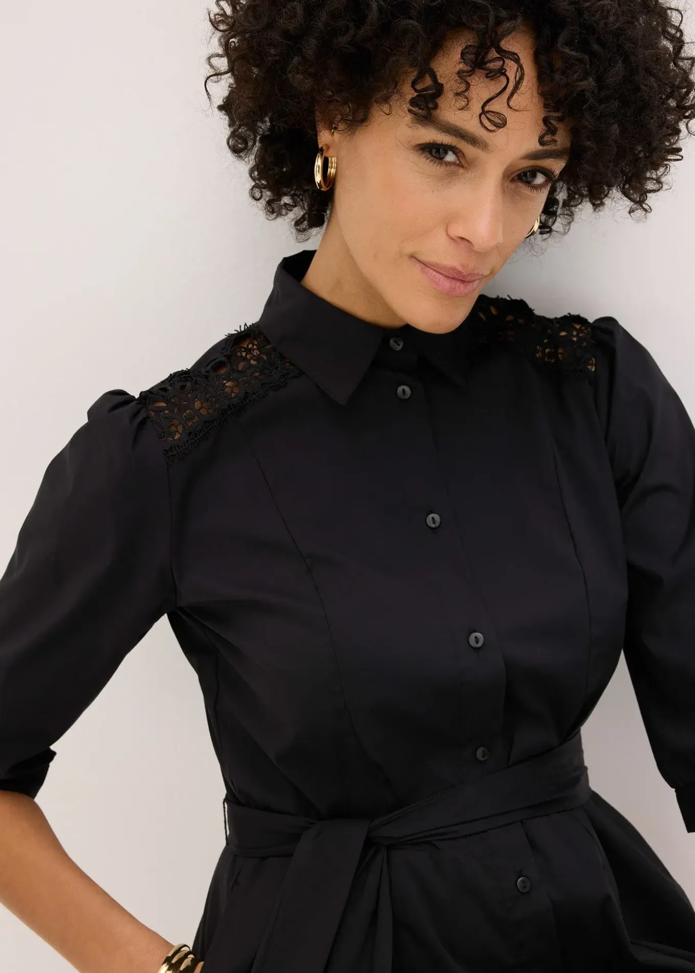 Robe-chemise avec dentelle et lien à nouer