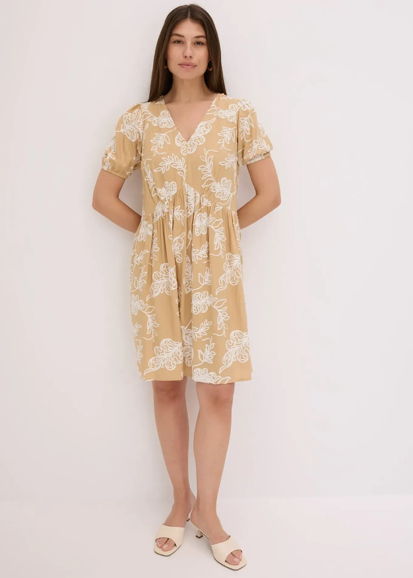 Robe-tunique brodée en viscose fluide