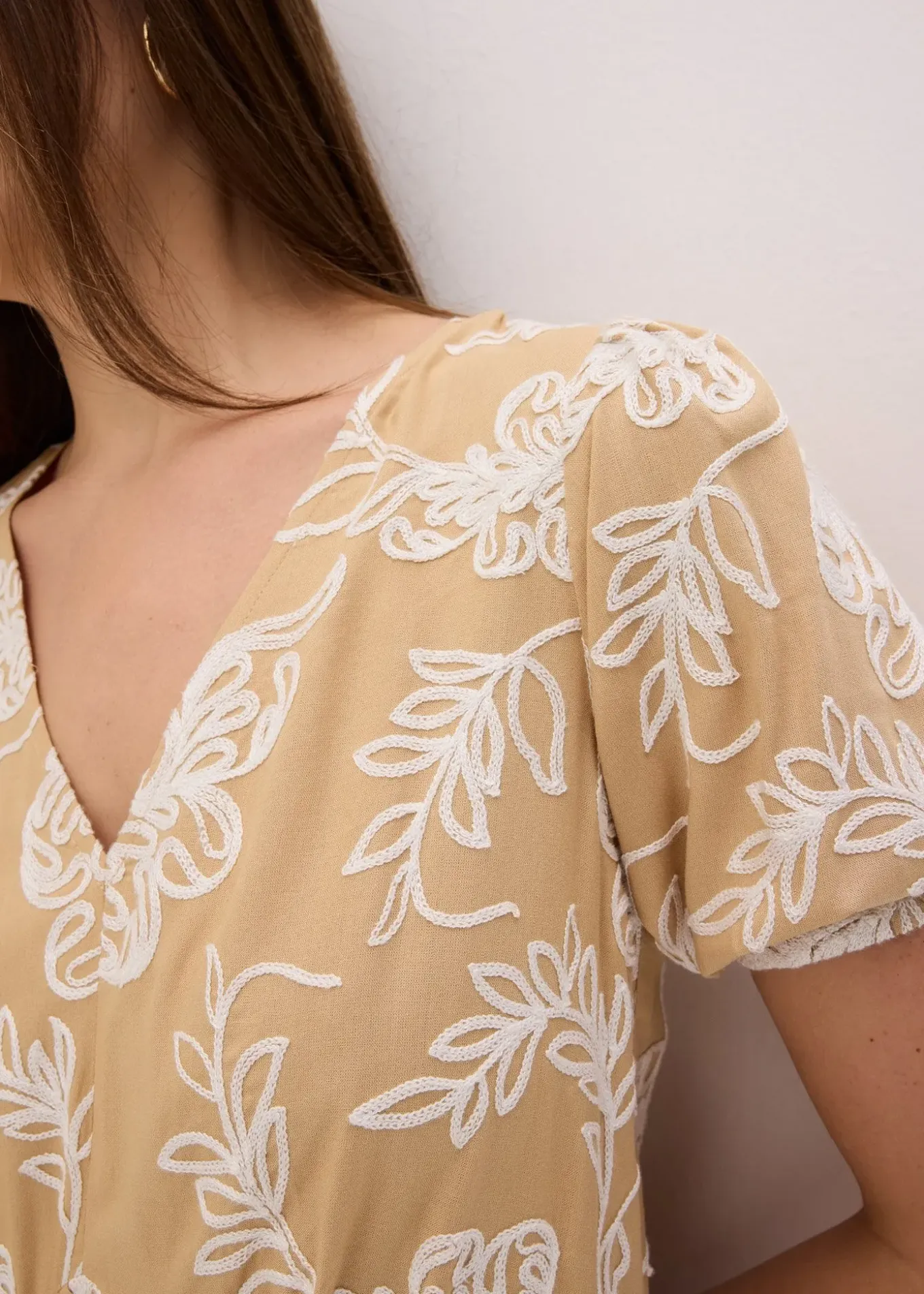 Robe-tunique brodée en viscose fluide