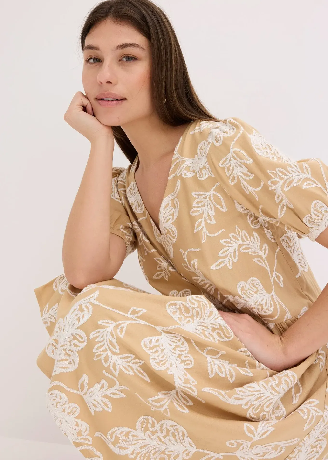 Robe-tunique brodée en viscose fluide