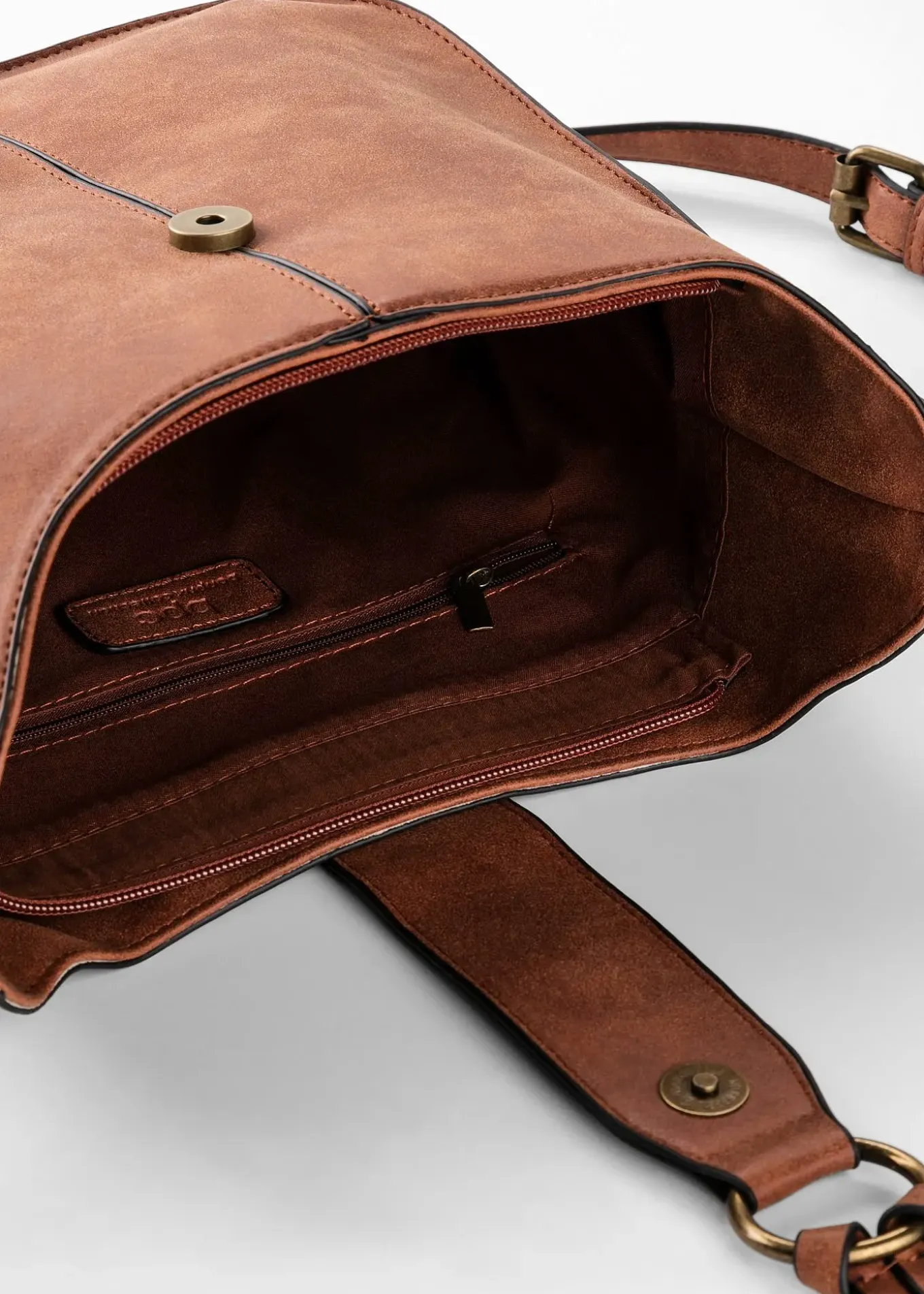 Sac à bandoulière et boucle décorative