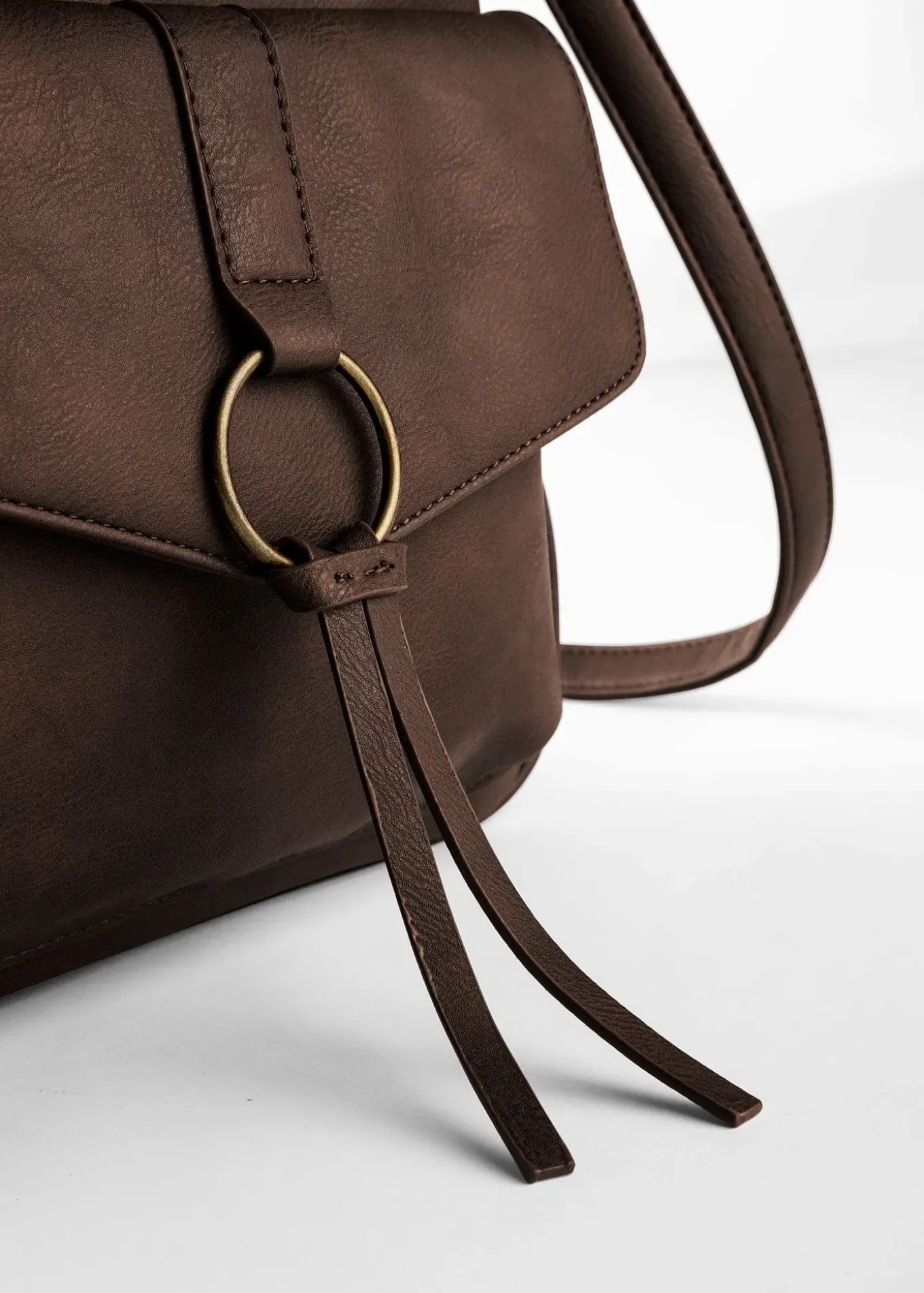 Sac à bandoulière et détail boucle