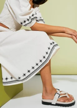 Sandales entredoigt à semelle crantée