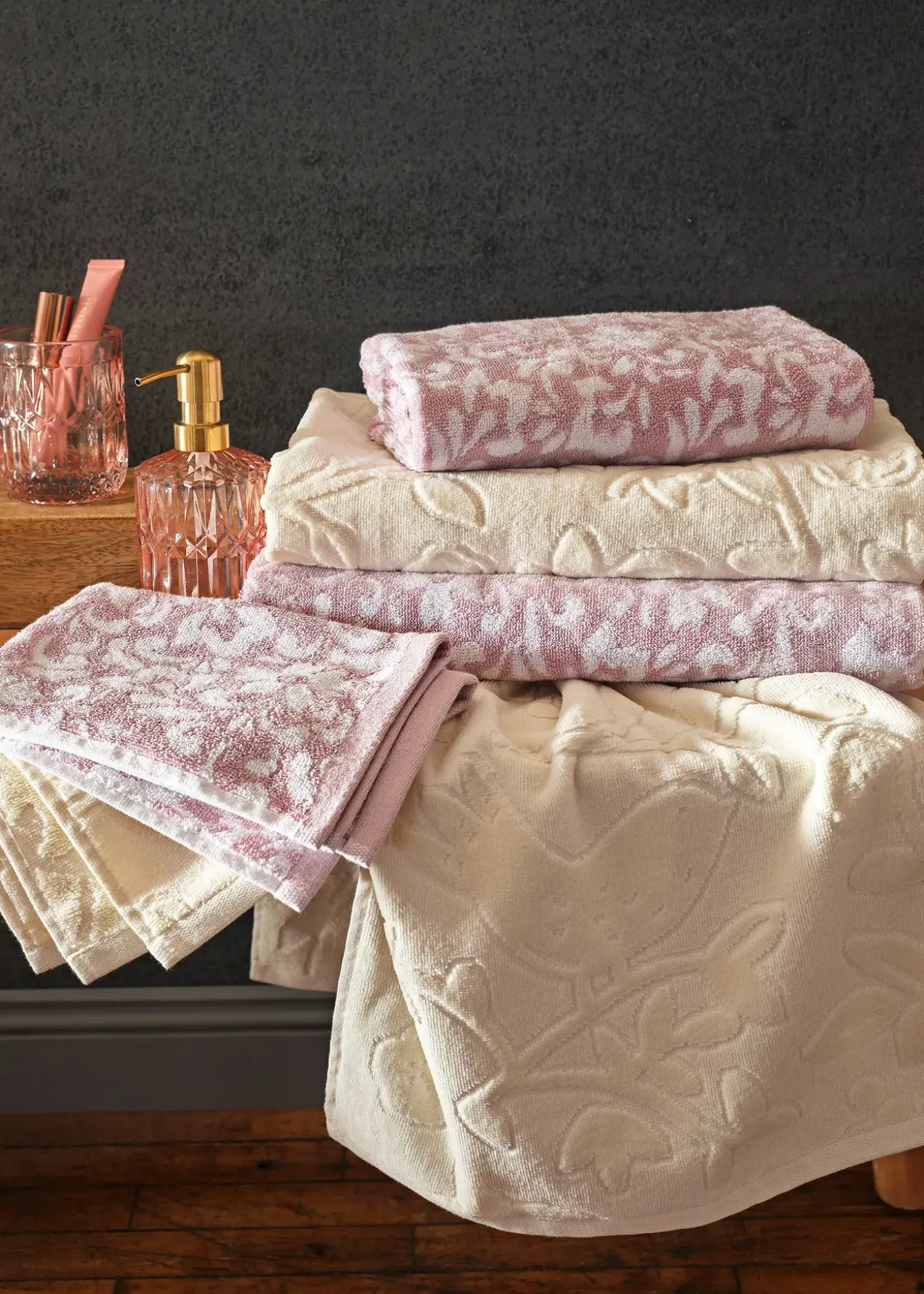 Serviette de toilette en coton à motif en relief