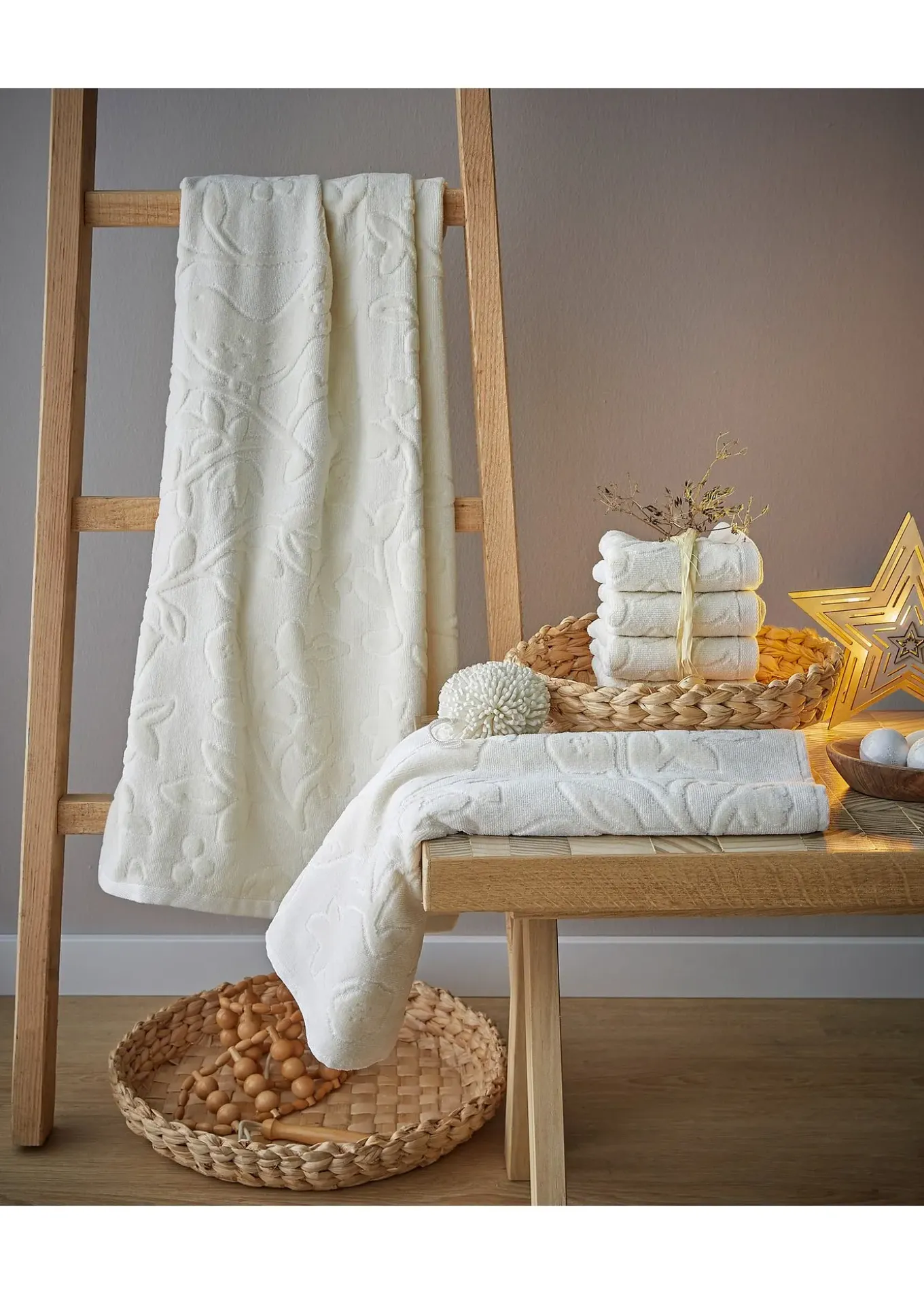 Serviette de toilette en coton à motif en relief