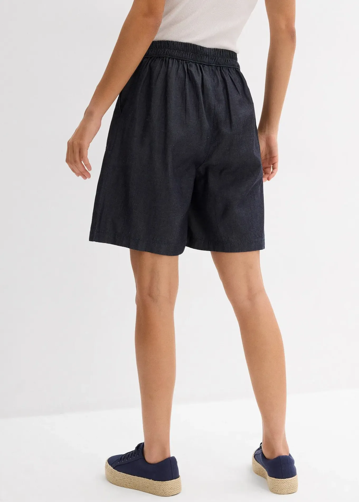 Short à taille élastiquée, avec du lin rafraîchissant