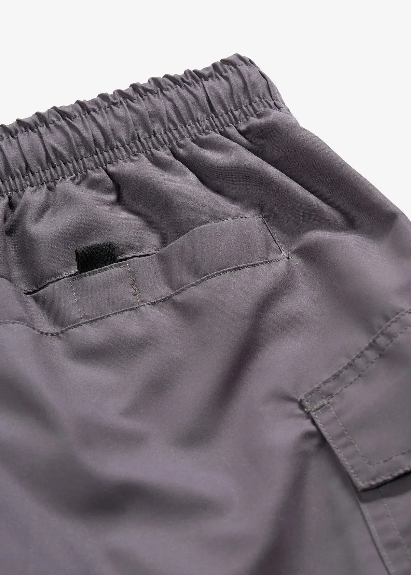 Short de bain avec poche cargo