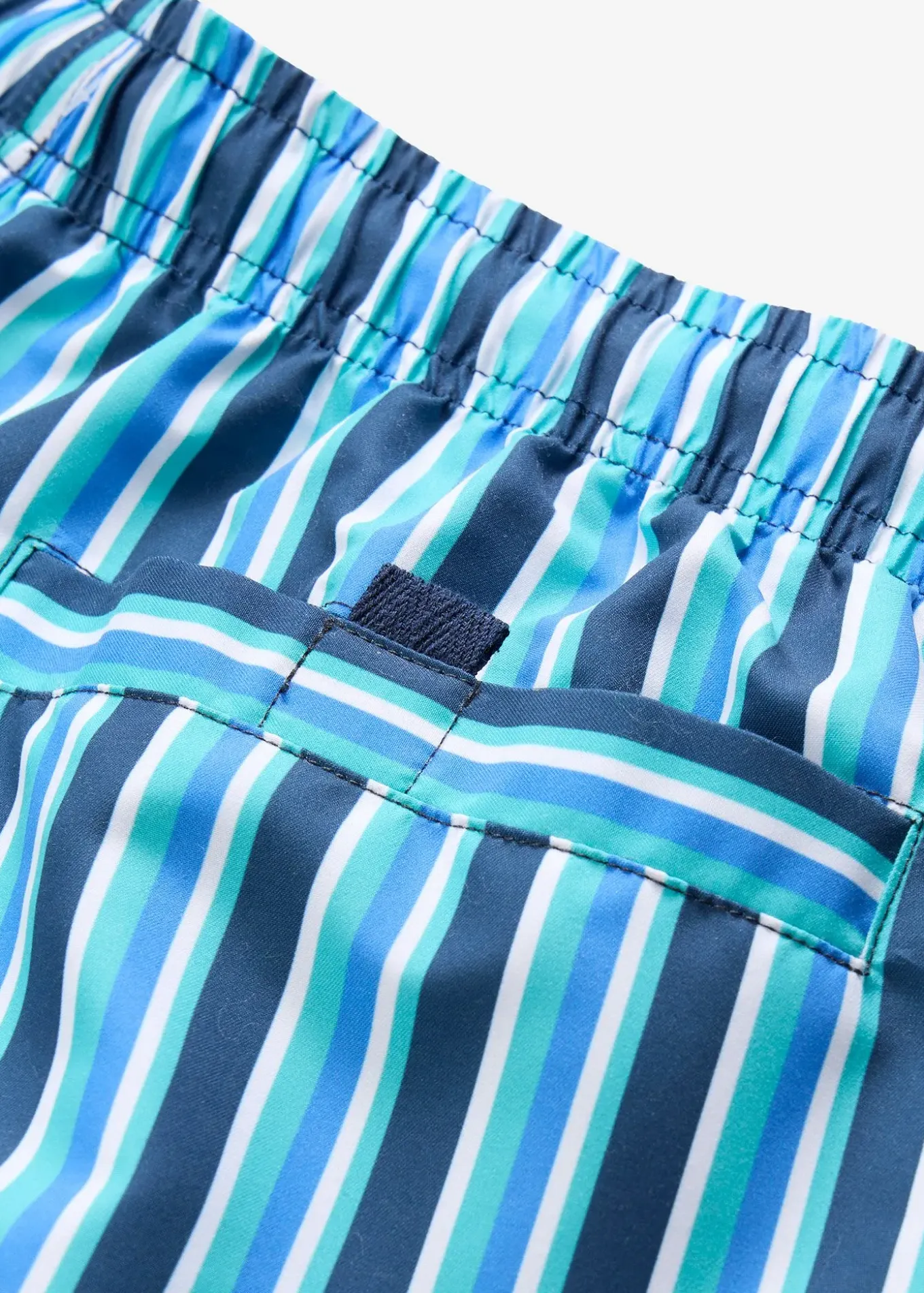 Short de bain avec poches