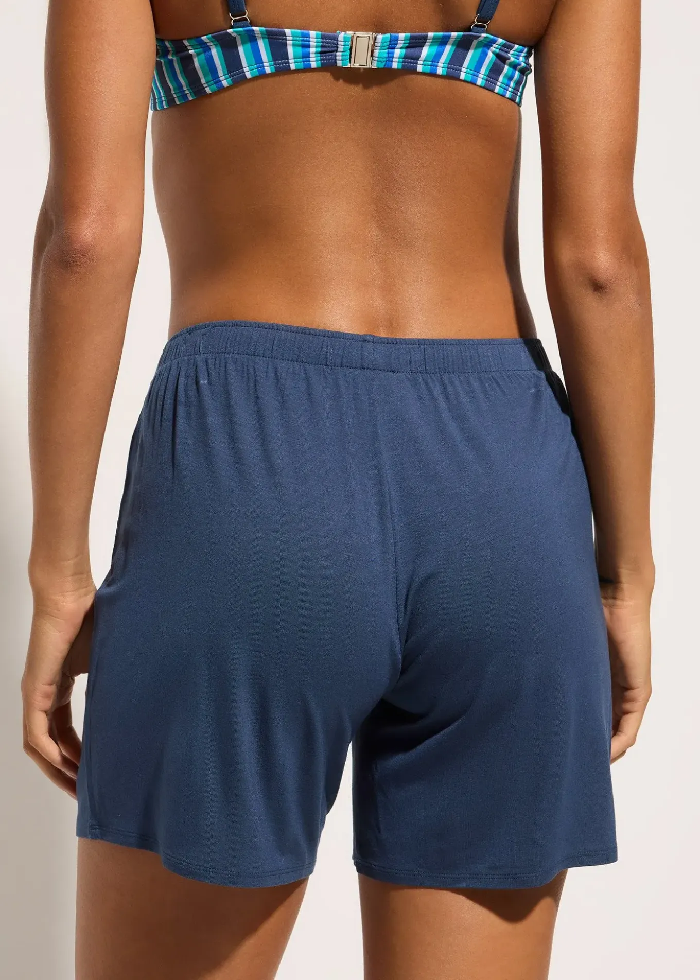 Short de plage en viscose fluide et extensible